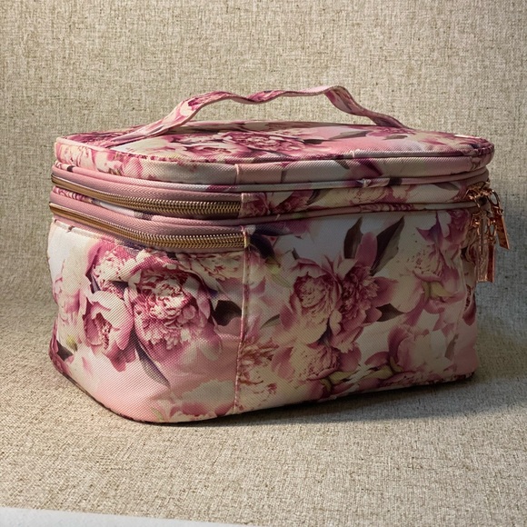 🌸 SOPHIA JOY BY Conair is a beauty brand that aims to provide fun a🌸#Sophia - Picture 2 of 15